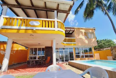 Image de Beachfront House with Pool - Perfect for 12 People