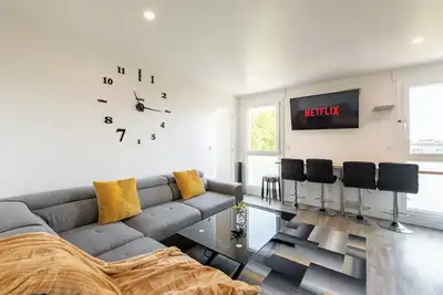 Image de Rare! Large 4-bedroom apt. I Disney & Paris 30 min I Near Metro & Free Parking