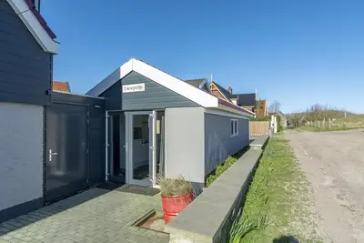 Image de A beautiful beach house just a few minutes' walk from the beach!
