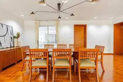 Spacious 4-bedroom Penthouse. 8 min to Bts. Next to Emsphere. Elevator+Wheelchair