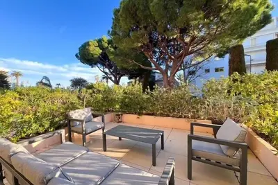Image de Cannes : appartement 3 chambres avec accès direct mer au calme avec parking