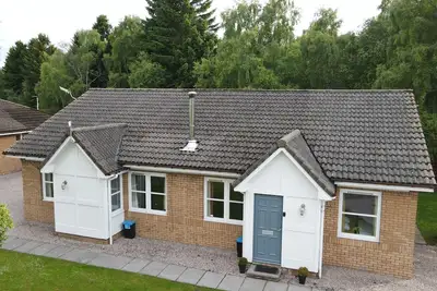 Image de An impressive stylish four-bedroom Highland property ideal for entertaining large groups of with i
