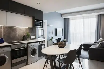 Image de Chic 2 Bedroom Apartment at Katherine Street, Sandton
