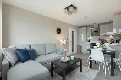 Image de Cozy Lanes Apt | King Bed, Steps to Beach & Pier