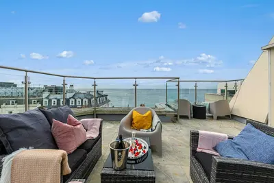 Image de Penthouse in The Lanes | Sea View Rooftop Escape
