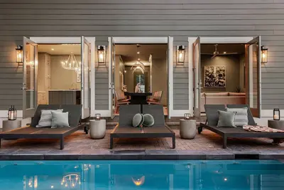 Image de Modern Savannah Homes | Heated Pool