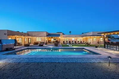 Image de Resort-Style Escape: Pool, Courts, and Endless Fun