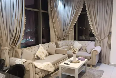 Image de Golden Oasis, a luxurious apartment with stunning partial sea & city views.