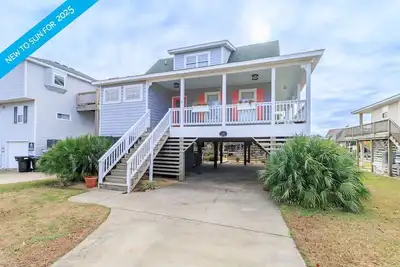 Image de Canalfront home w/ wraparound decks and community amenities!
