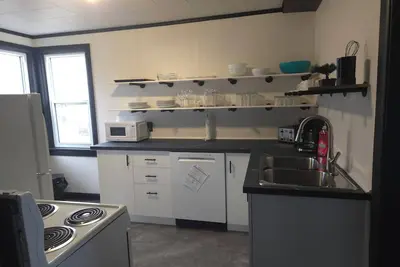 Image de Minutes to Downtown and Ideal for Long-term Stays!