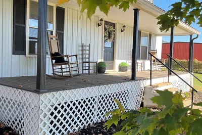 Image de The Rutherford Inn is nestled in the heart of small town Lawrenceburg