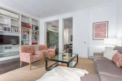 Image de Elegant Spacious Apartment for 4 High Ceilings & Natural Light Madrid
