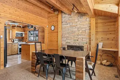 Image de Mountain Family Cabin w\/ 4 bedrooms & pool table
