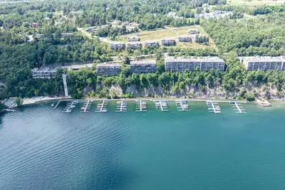 Image de Canandaigua Lake Front Condo, Beach Access, Hike, Fireplace