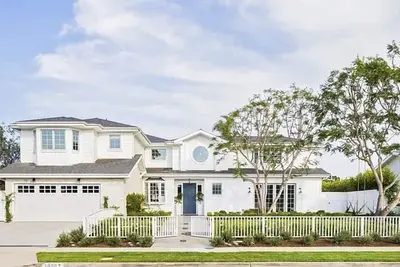 Image de Immaculate 4-bedroom house with pool in beautiful Newport Beach