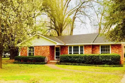 Image de Gorgeous Garden District Cottage