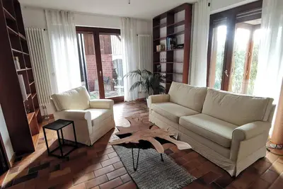 Image de Spacious, family-friendly vacation apartment in architect's house with garden