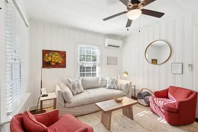 Image de Park Circle Cottage, walk to shopping & dining, peaceful & quiet, fire pit
