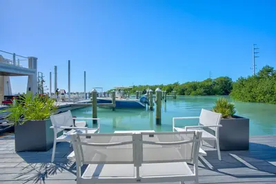 Image de Oceanfront Views 2 Story Home Marina & Pool