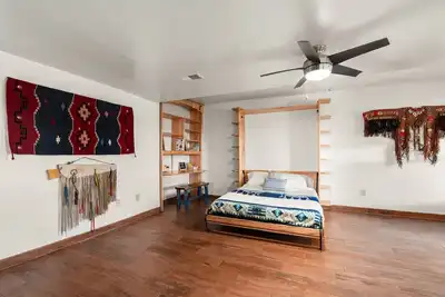 Image de Native Charm Adobe Guesthouse in Historic Old Town with wifi, Ac, patio grill.