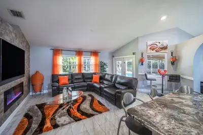 Image de All Amenities of home! Centrally located, family friendly & ideal entertaining