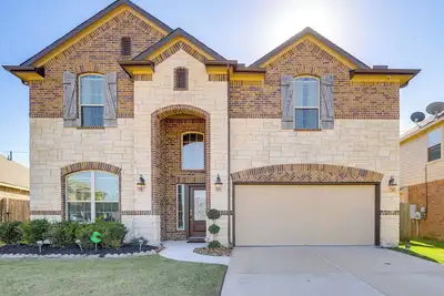 Image de 22 Mi to Dtwn Houston: Spacious Baytown Home!