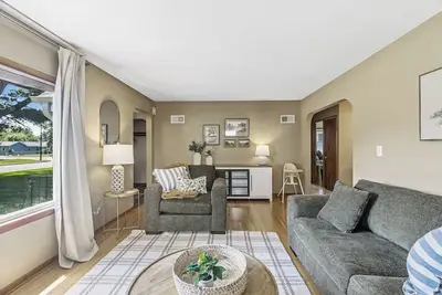 Image de 6th Street Retreat- Fenced 4br/1ba MidTerm stay ok