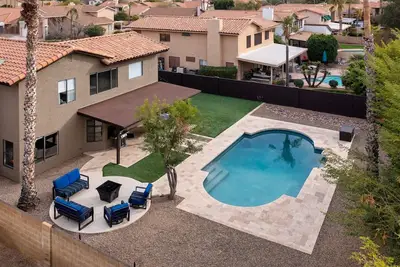 Image de Sparkling Pool, Foosball, Fire Pit, Home Gym