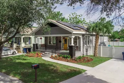 Image de Historic Bungalow | Minutes from Downtown Tampa!