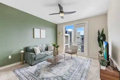 Image de Downtown top floor retreat\/Pool, Gym, Free parking!