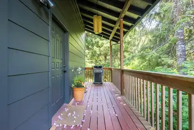 Image de Stylish house that feels like you're in the tree tops. 2 King Beds, Pet Friendly