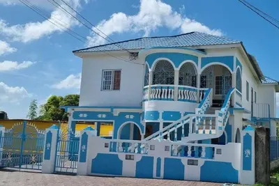 St. Thomas Oasis is a charming 3-bedroom house with WiFi and Ac in St. Thomas.