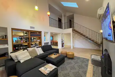 Image de 4BDs Hillside Oasis w/ Hot tub