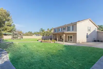 Image de Lovely 4-bedroom house fits 15 people with outdoor playground