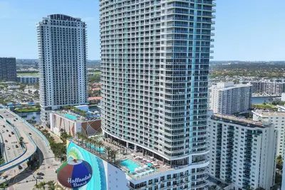 Image de Best View in Lyfe Hollywood Beach