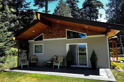 Image de Cozy waterfront Guest House with spa in serene Hansville with WiFi access