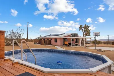 Image de Desert Oasis • Cowboy Pool • Views • Fire Pit