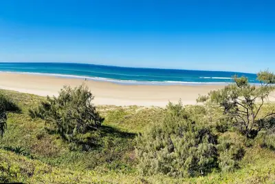 Image de Teewah Hideaway-Beachhouse 100m to Beach on Teewah Beach Noosa North Shore
