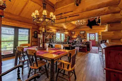 Image de Highland River Cabin- newly constructed, direct river access, 30 minutes to Yellowstone!