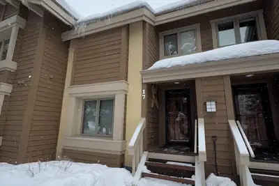 Image de 2 bedroom with loft condo in peaceful Sun Valley with 1g WiFi
