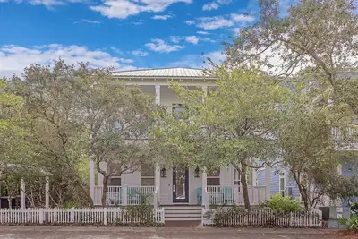Image de 30a Getaway - Steps to Pool & Beach -Sleeps 11, Near Seaside, Seagrove Retreat: Steps to Beach, Pool