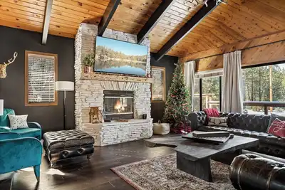 Image de Walk to Snow Summit Full Remodel + ski & board wax station 3 Bd + loft Sleeps 10