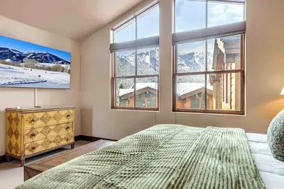 Image de SkiView Luxury Townhome - Steps to Ketchum + Skiing, Dog-Friendly!