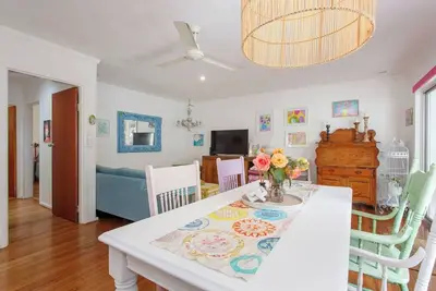 Image de Bright & Breezy Beachside Unit
