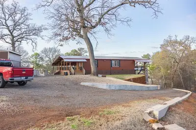 Image de The Lakeside Lodge On 3 Acres - Sleeps 20 - 1 Minute Walk to Lake - Pet Friendly