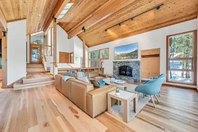 Image de Pet-Friendly Home: Deck, 1 Mile to Alpine Meadows