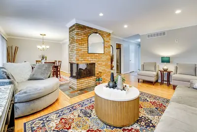 Image de Fire Pit & Yard: Family Home in Farmington Hills!