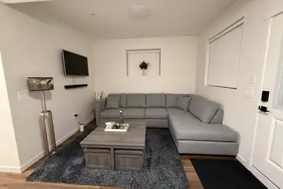 Image de Charming Basement Suite in Maple