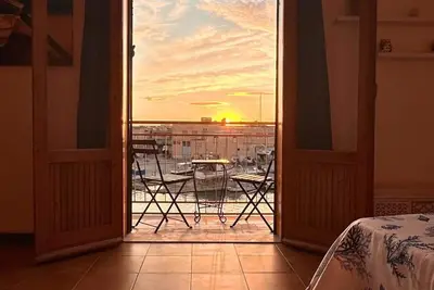 Image de Appartement 'Tramonto Mediterraneo' avec vue sur la mer, Wi-Fi et climatisation