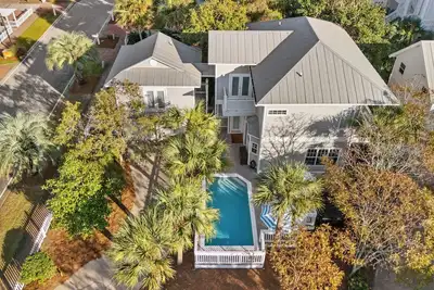Image de Steps to Beach! | Arcade Game Room, Pool + Hot Tub | Calico Scallop by AvantStay